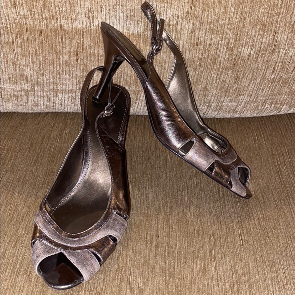 Bandolino 9.5 Metallic Gold Peep toe Heel